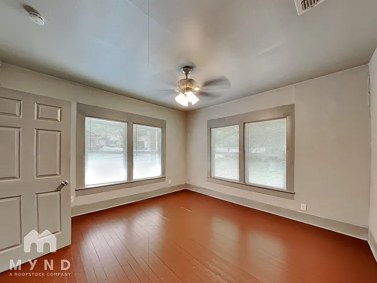 114 S Lamar St — Photo 12