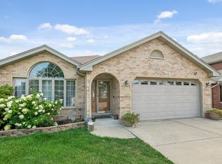 8333 Mansfield Ave, Burbank, IL 60459