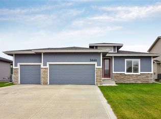 3446 Grand Valley Dr, West Des Moines, IA 50265