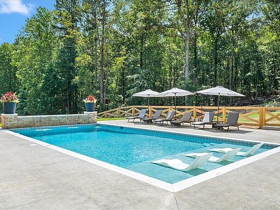 3rd image of 1380 Cronic Town Rd