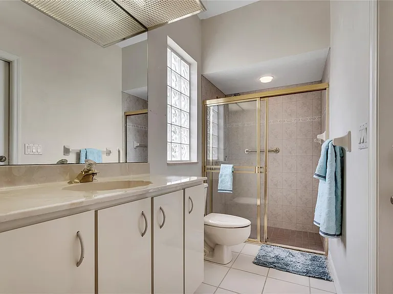 23420 Peachland Blvd — Photo 27