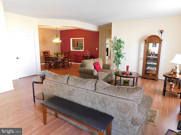 4th image of 9508 Airdrie Ln