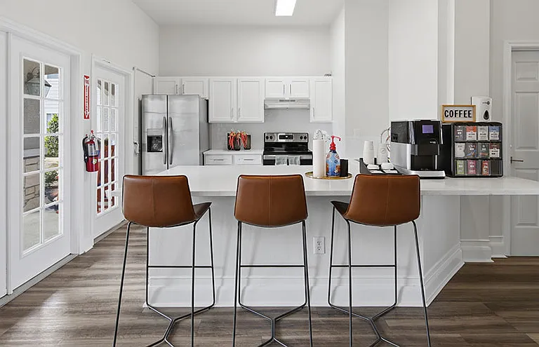 Willow Lake Apartments — Photo 12