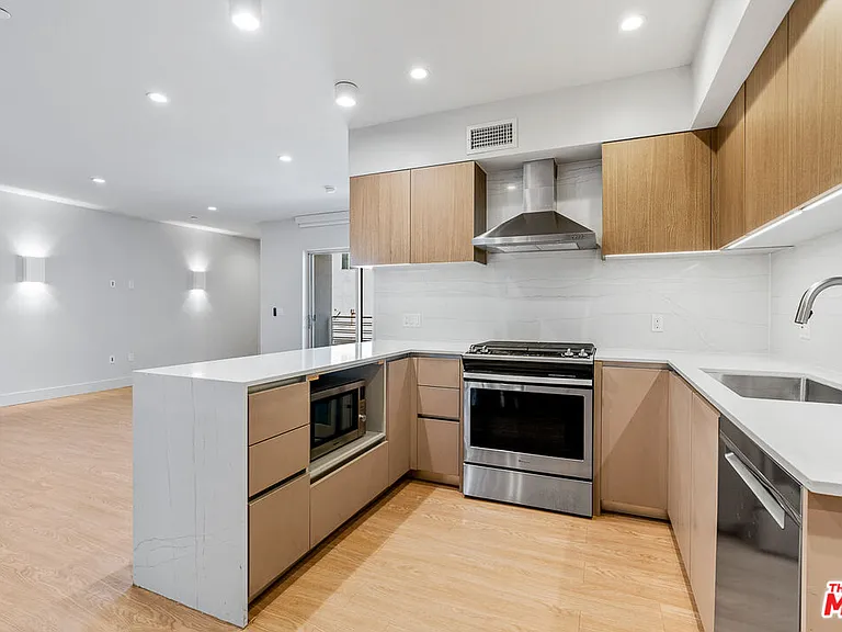 11837 Mayfield Ave #302 — Photo 7
