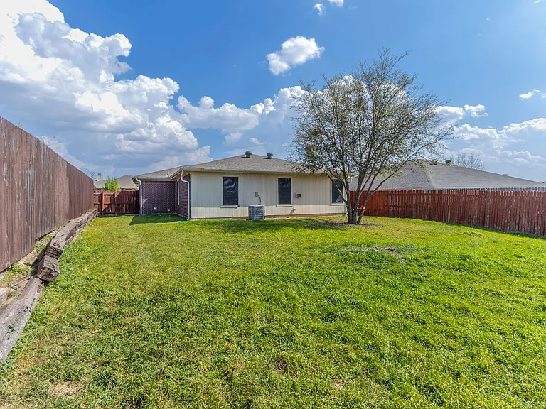 6433 Riverwater Trl — Photo 15