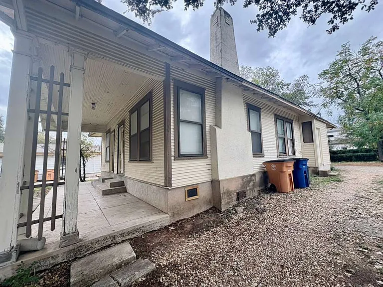 3008 Glen Rae St — Photo 10