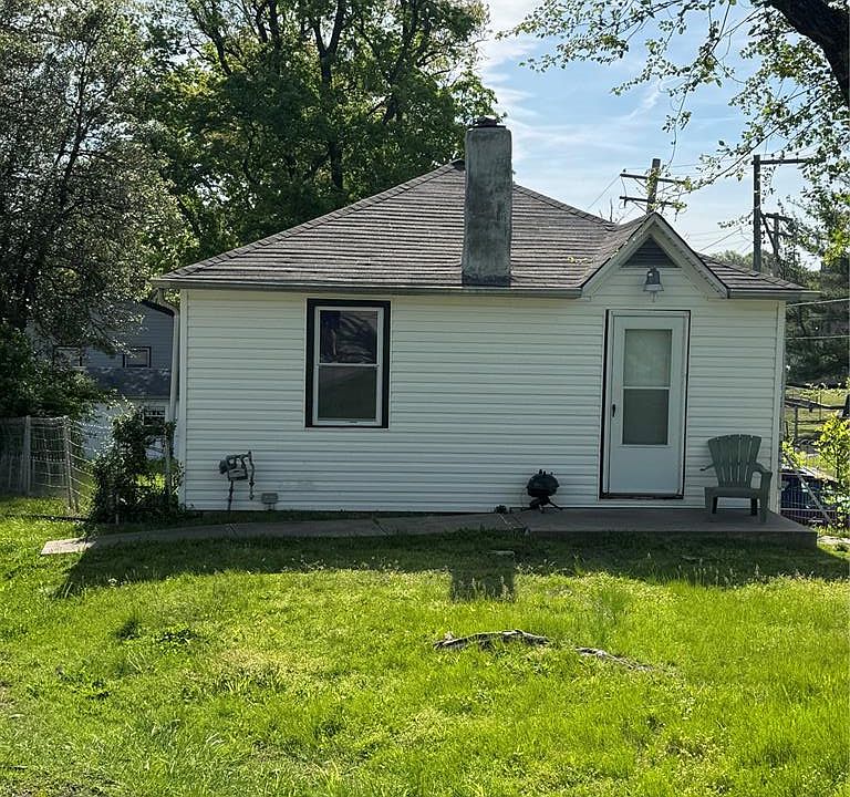2nd image of 223 Fairview Ln