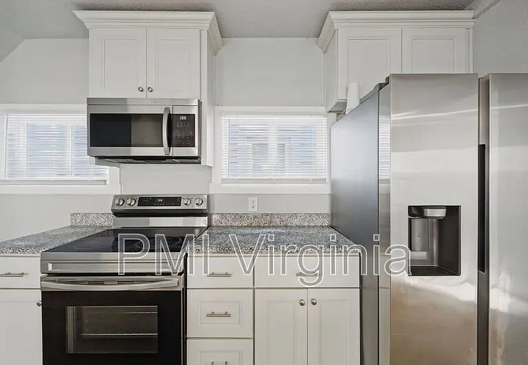 1035 W 36th St — Photo 7