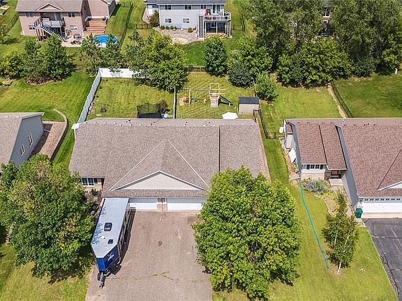 3rd image of 323 Wildwood Circle