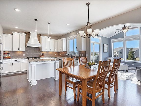 5th image of 4543 Equestrian Dr