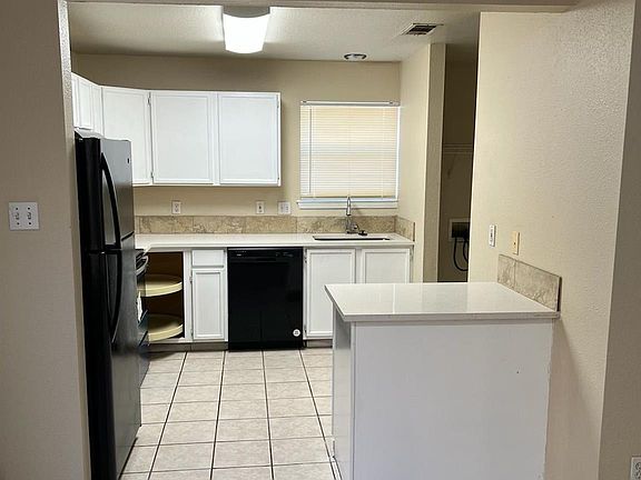 3rd image of 2212 Katy Ln #D
