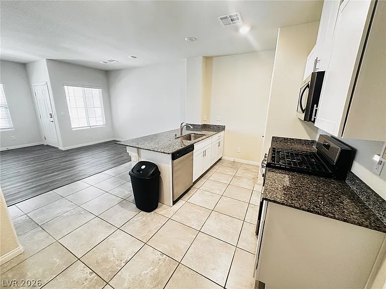 7331 Sunray Point St — Photo 4