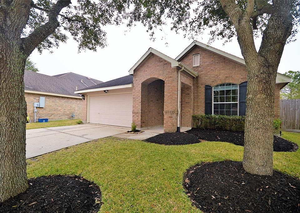 1st image of 373 Livingstone Ln