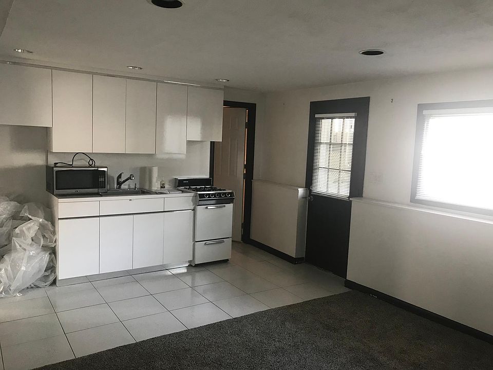 2nd image of 102 Totten Ave