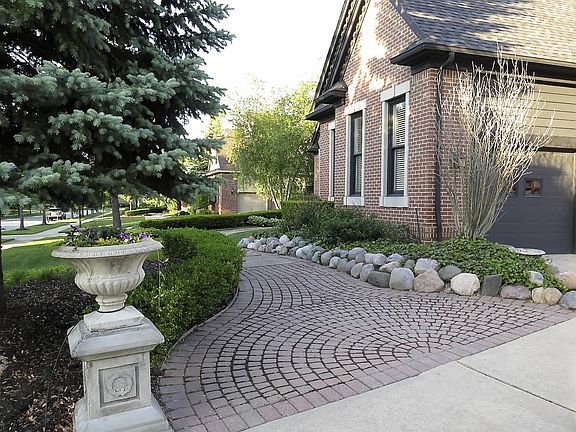 3rd image of 22598 Autumn Park Blvd