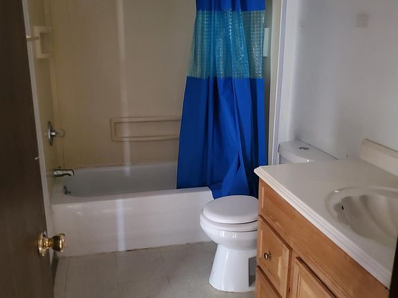 3rd image of 10530 Clifton Blvd #106