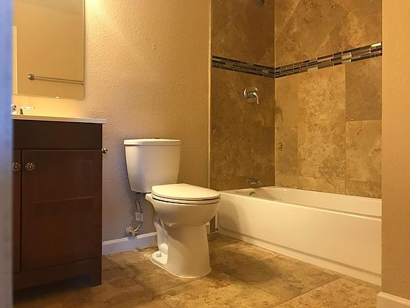 5th image of 3908 E Hillery Dr