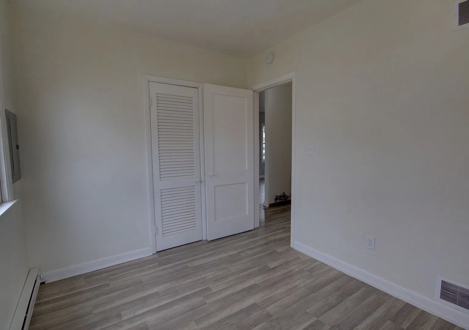 2 bedroom home — Photo 4