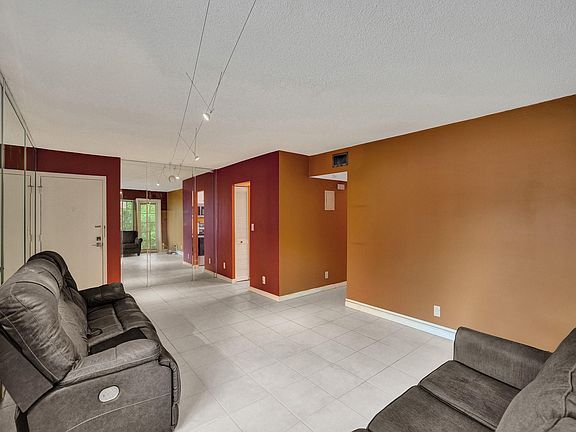 5th image of 200 NE 19th Court #110M