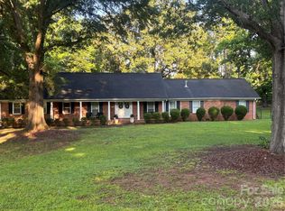 412 Brackenbury Ln, Charlotte, NC 28270