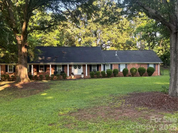 412 Brackenbury Ln, Charlotte, NC 28270