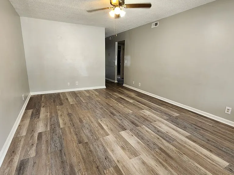 910 Brett Dr #129 — Photo 2