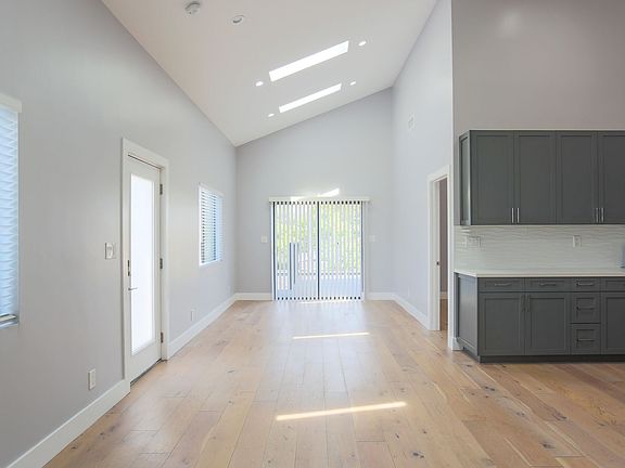 2nd image of 563 N Hoover St #562