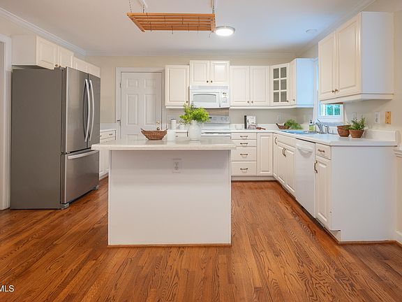 5th image of 208 Kullana Ln