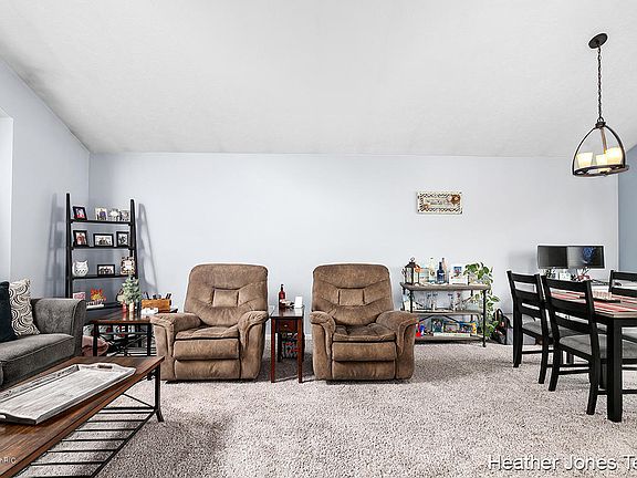 4th image of 375 Tallgrass Dr NE