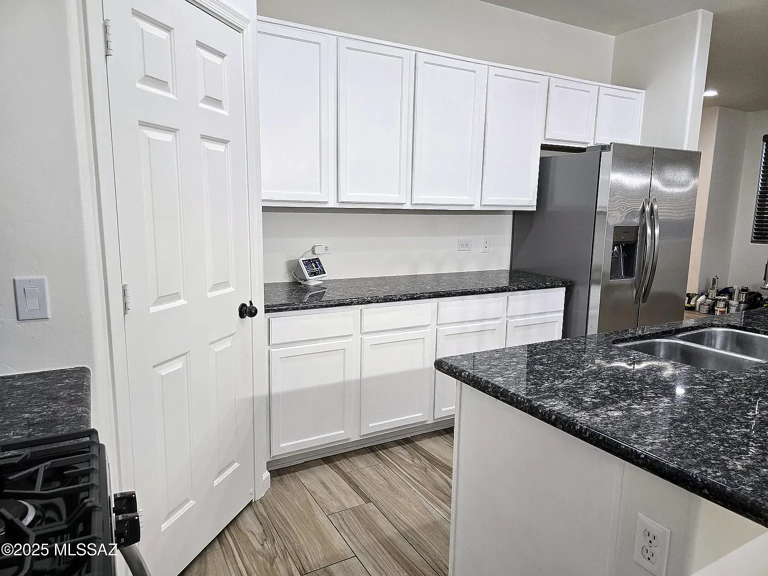 4 bed, 2.5 bath, 1950 sqft, $2,300 — Photo 2