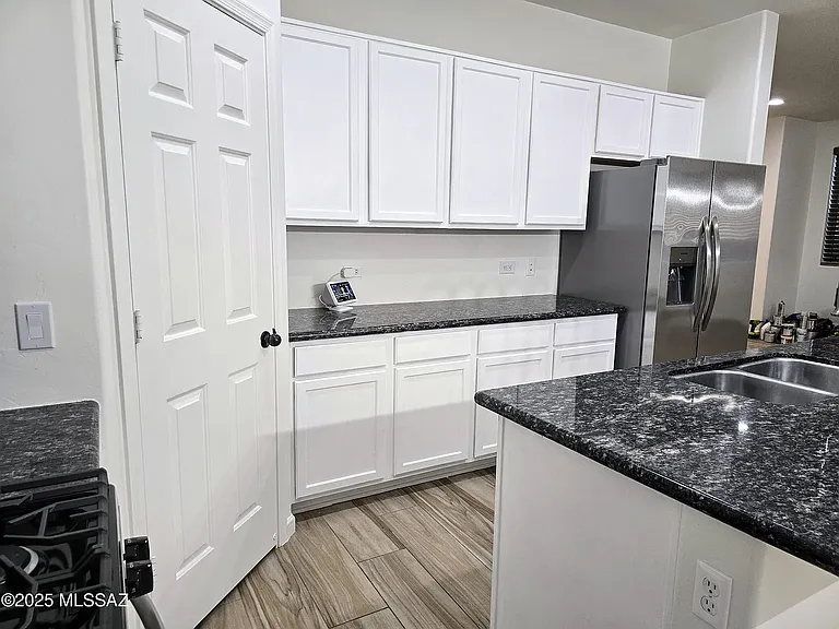 707 W Calle Capotasto — Photo 3