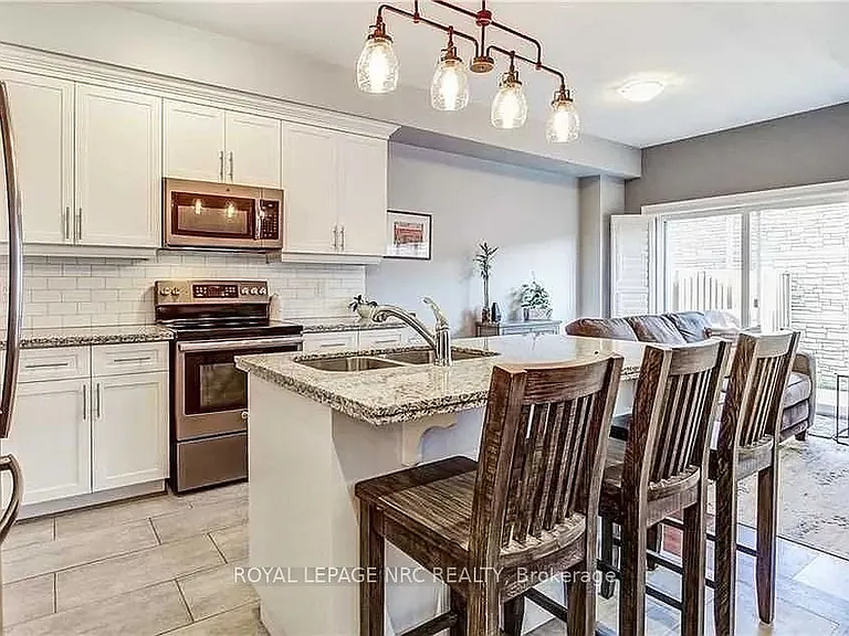 98 Shoreview Pl W #14 — Photo 2
