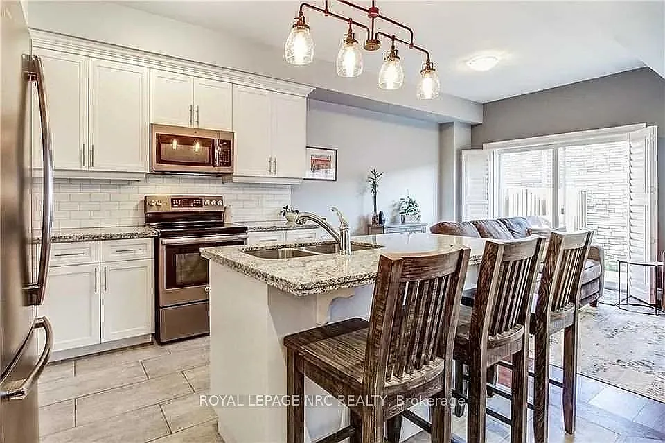 Building Photo - 98 Shoreview Pl W #14
