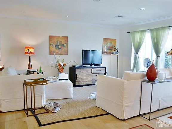 4th image of 285 Oradell Dr #C