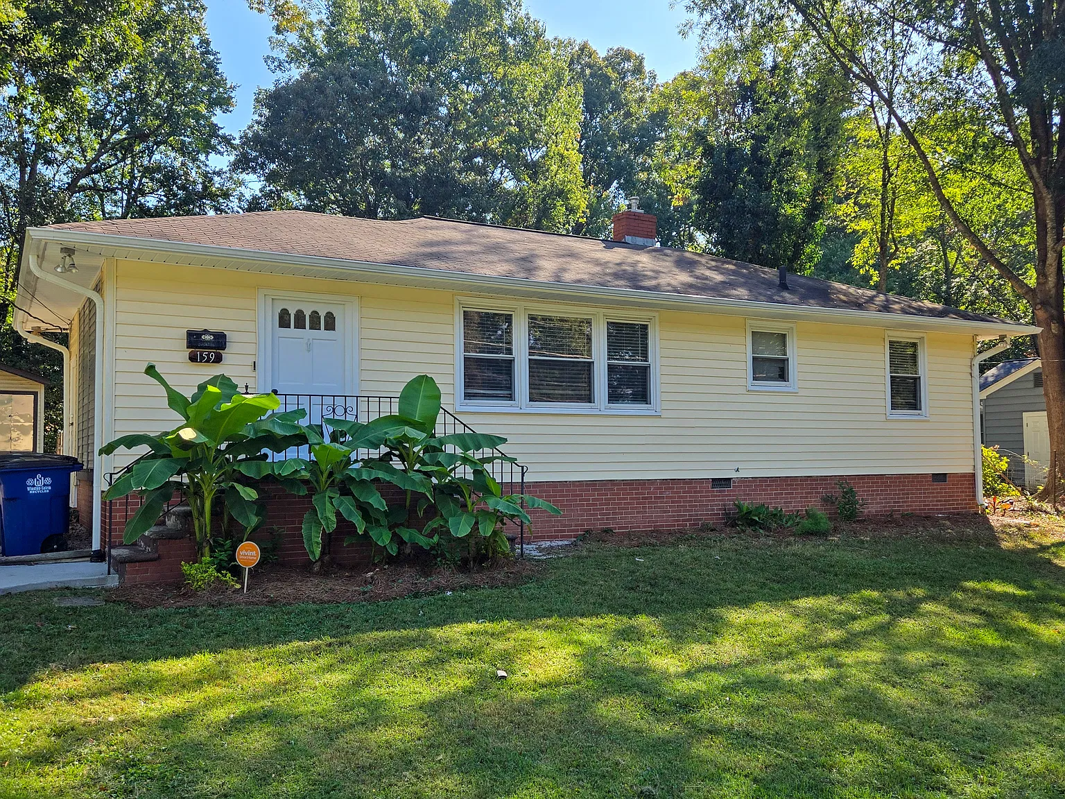 3 bed, 912 sqft, $1,400 — Photo 1