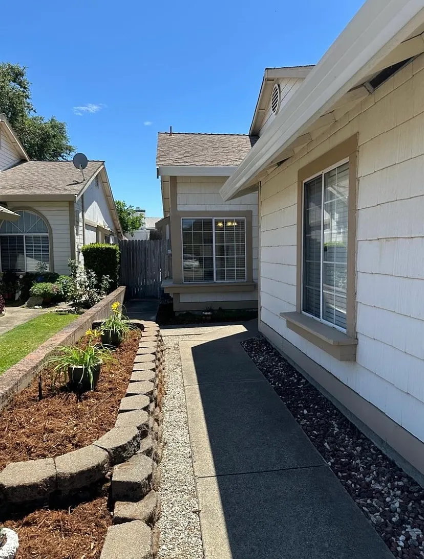 2 bed, 1065 sqft, $2,425 — Photo 2