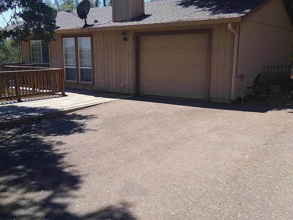 2120 Country Club Dr