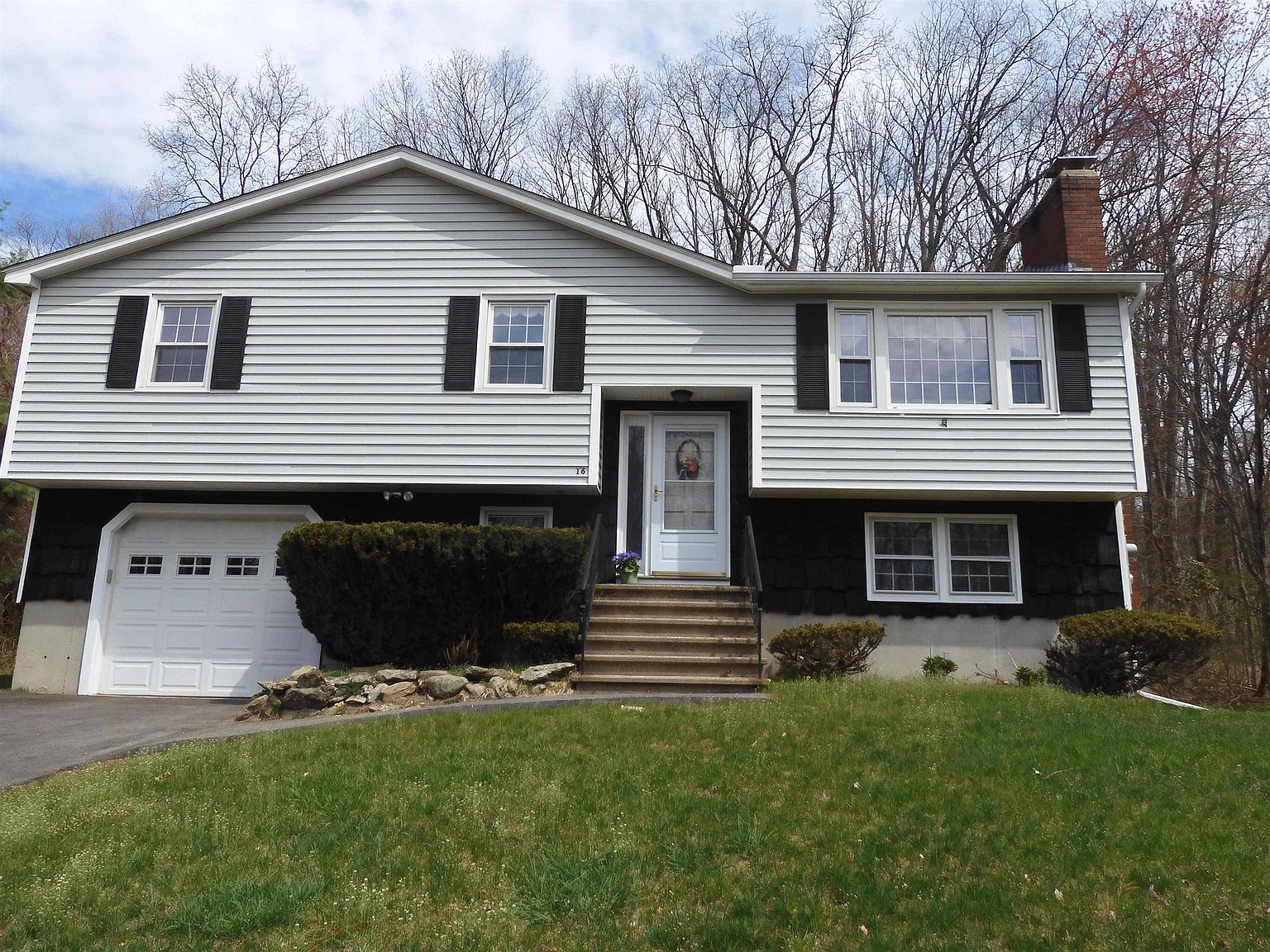 16 Claire Avenue, Derry, NH 03038 Zillow