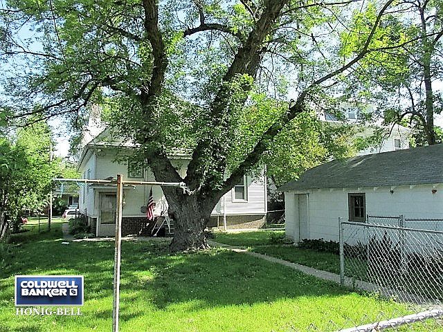2nd image of 209 W Washington St