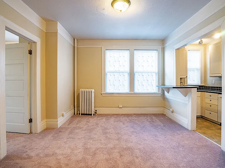 Alexander Apartments — Photo 9