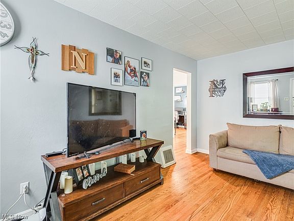 5th image of 1691 Marigold Ave