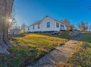 416 S 12th St, Petersburg, IL 62675