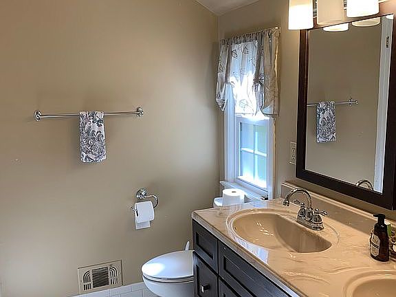 4th image of 318 Plymouth Dr