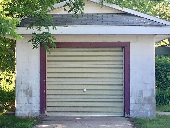 3rd image of 105 E Tinkham Ave