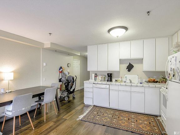 4th image of 109 Bartlett St APT 301