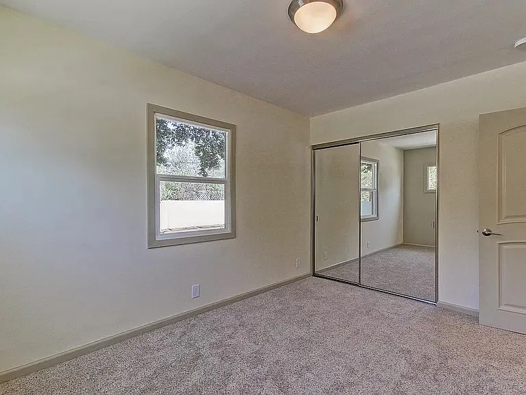 1396 Galway Ln — Photo 8