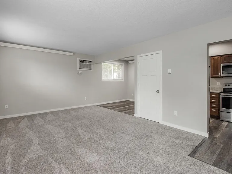304 4th Ave NW #2 — Photo 3