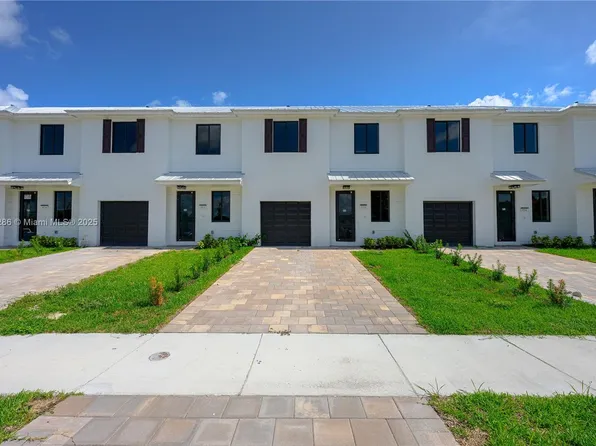 854 SW 1st St, Florida City, FL 33034