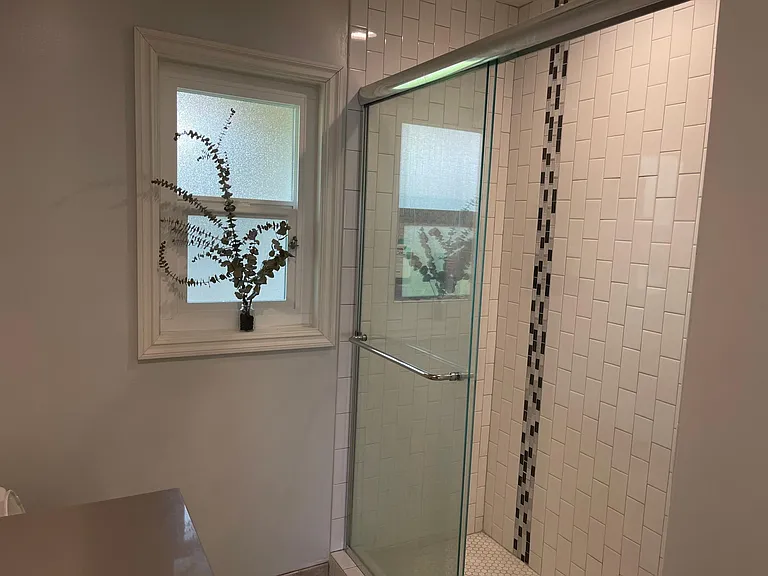10712 Woodbridge tall shower