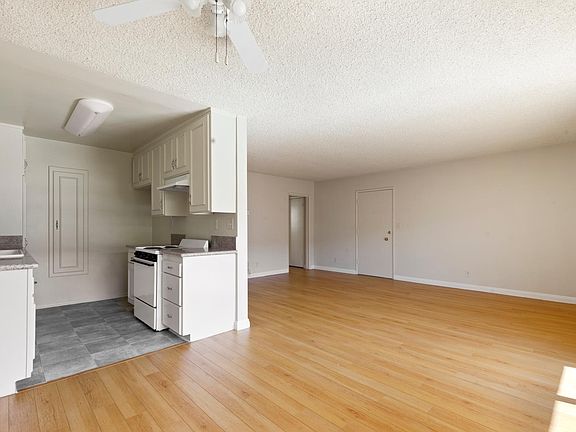 2nd image of 13400 Burbank Blvd #11